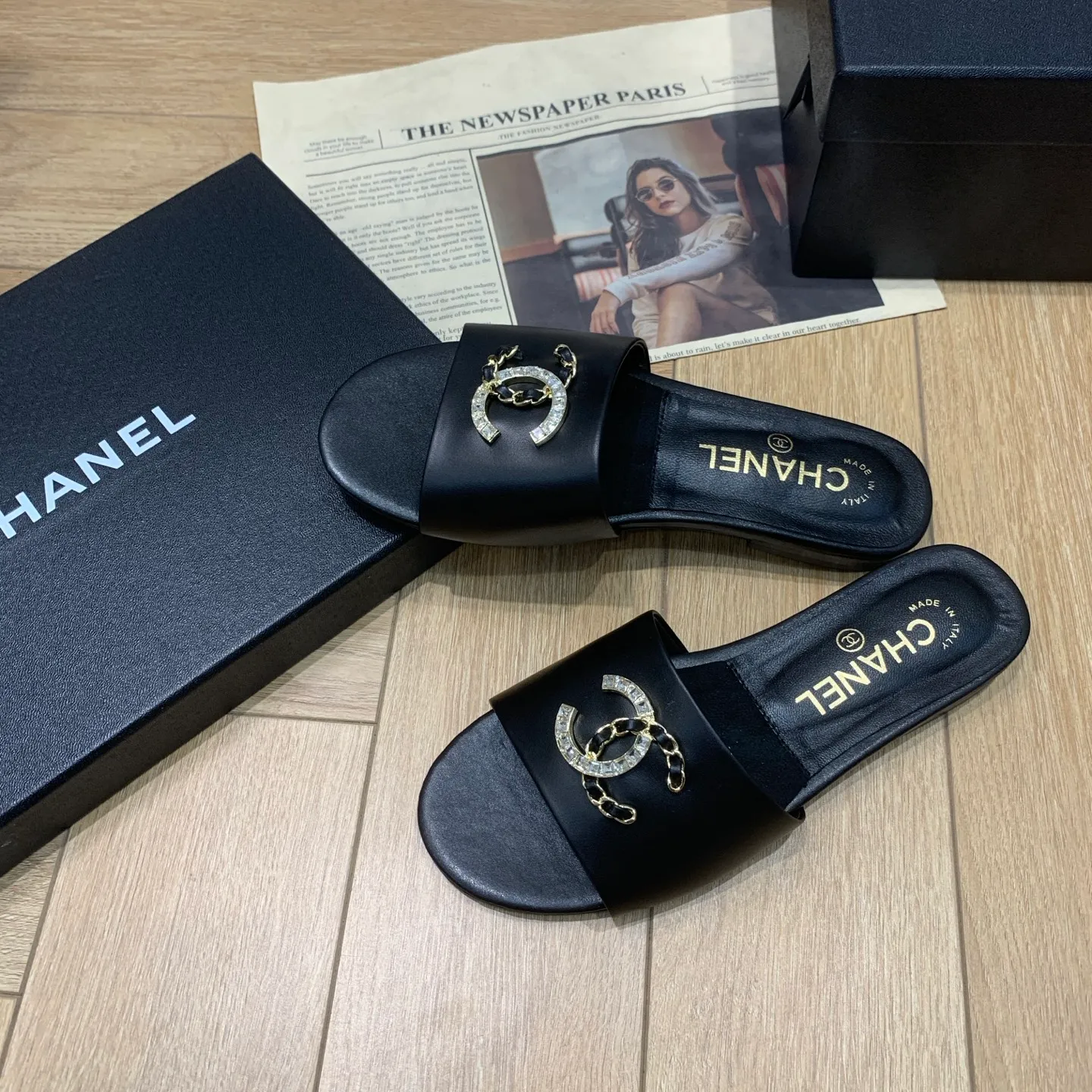 👟👟Ex-factory price 480👟👟 🍀CHANEL2025 Xiaoxiang spring and summer new popular double C diamond buckle flat slippers Material: original calfskin Lining: original inner sheepskin Foot pads: sheepskin Outsole: genuine leather outsole Size: 35-41 (40/41 fixed) 👉
